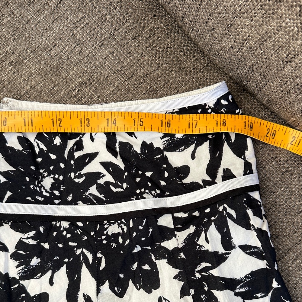 Jones New York A-Line Skirt with Black Floral Design Size 14 - Picture 5 of 7
